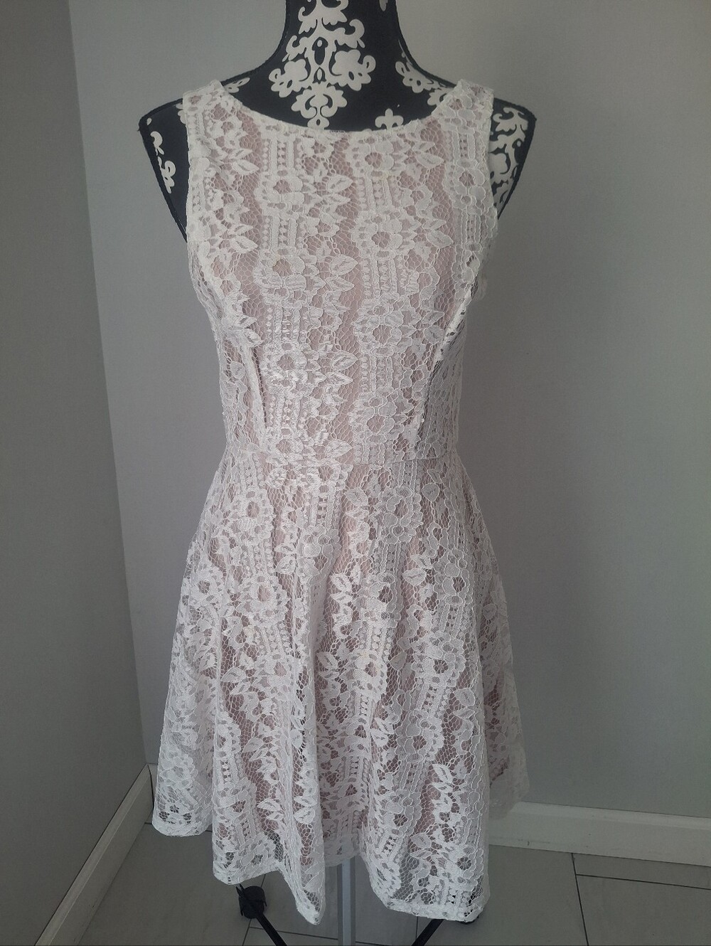 Sleevless White Lace Dress with Pink Lining